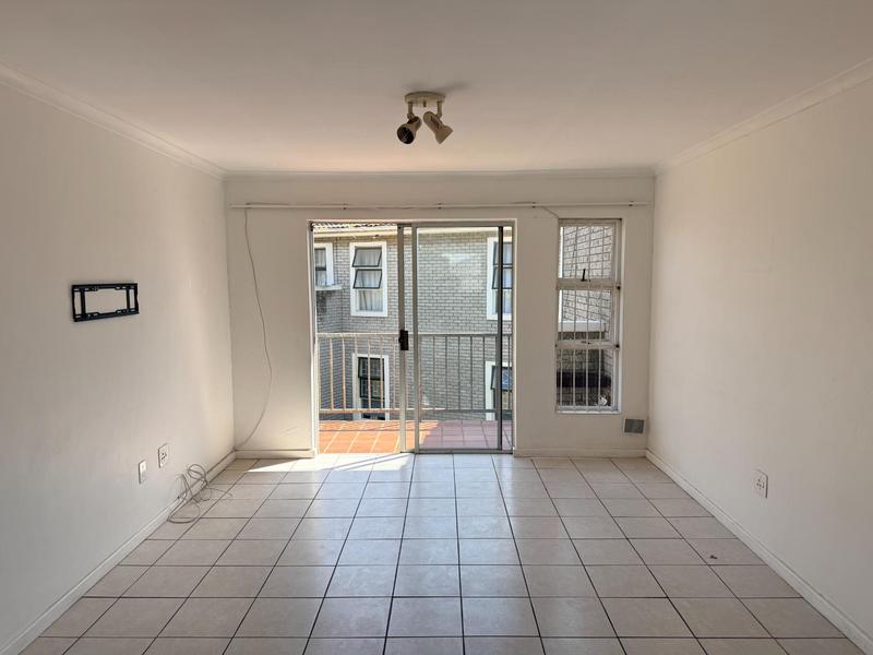 2 Bedroom Property for Sale in Oakglen Western Cape